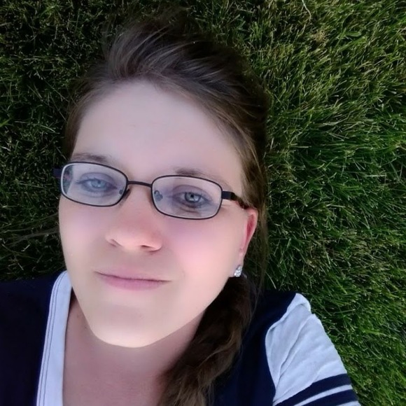 Meet your Posher, Carrie - Picture 1 of 2
